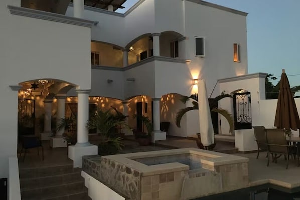 A multi-level building with a pool, outdoor seating, and a covered patio area. - Splendid 1-bedroom apartment in Todos los Santos, 45 minutes away from Cabo. (Todos Santos)