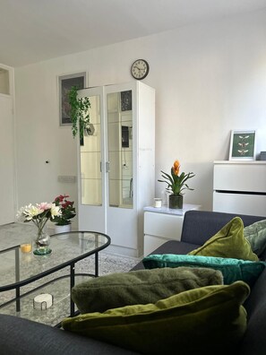 Living area - Cosy Studio Flat in Vibrant Brixton (London)
