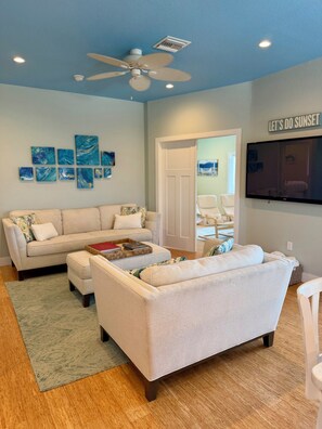 Living area - The Island Shanty (Matlacha)