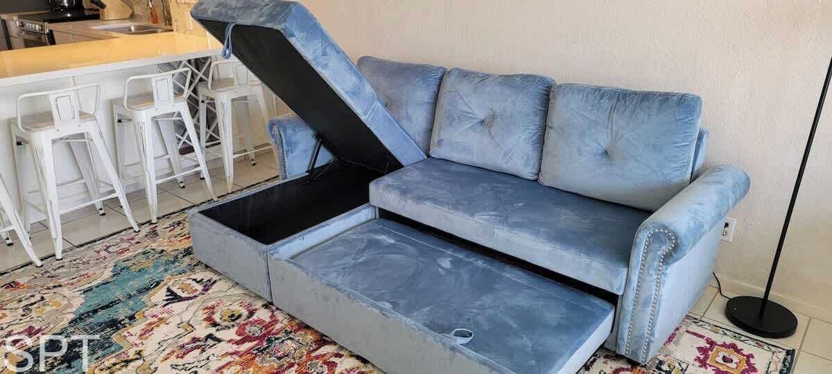 콘도, 침대(여러 개), 발코니, 정원 전망 (Gulfview I #213) | 거실 공간