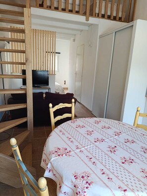 Room - Vrbo Property (Lorgues)