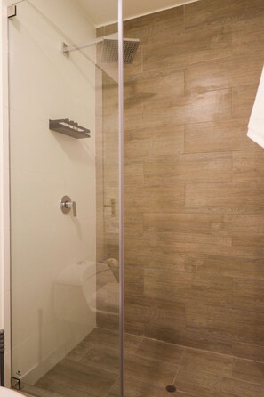 Shower, hair dryer, towels, shampoo - w* | Amazing & Chic 1BR w/ Balcony in San Isidro (San Isidro)