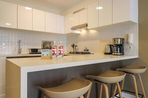 Fridge, microwave, stovetop, coffee/tea maker - w* | Amazing & Chic 1BR w/ Balcony in San Isidro (San Isidro)