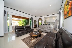 Living area - Tropical Pool Villa with 3 Bedrooms in Rawai (Tambon Rawai)