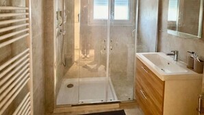 تجهيزات دش، مجففات شعر، مناشف