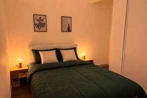 Room - Vrbo Property (Nice)