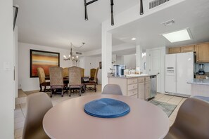Dining - Spacious & Peaceful Home in Oro Valley (Tucson)