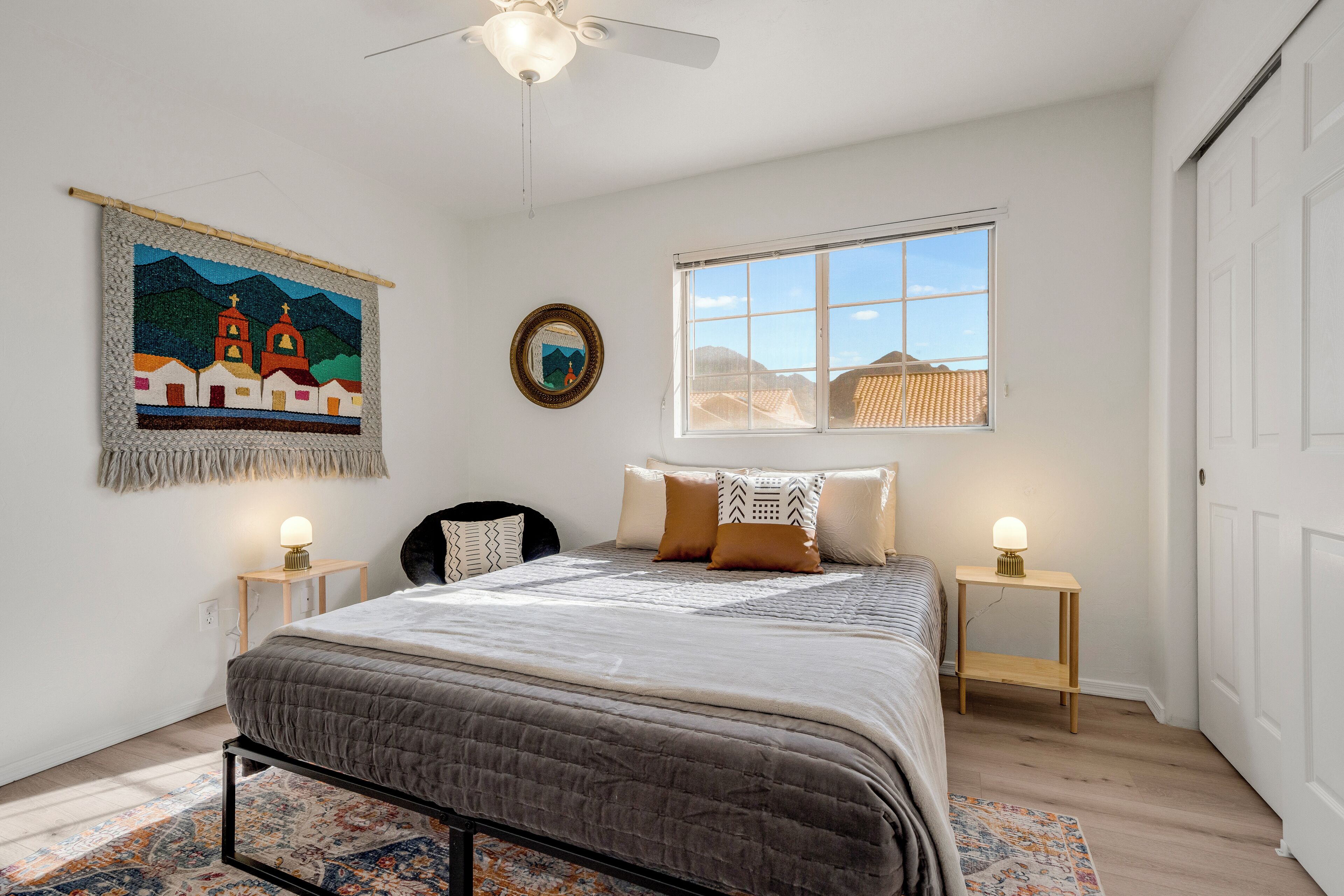 4 bedrooms, iron/ironing board, WiFi, bed sheets