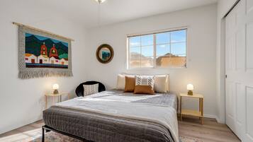 4 bedrooms, iron/ironing board, WiFi, bed sheets