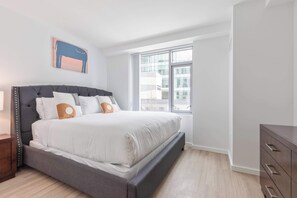 Desk, iron/ironing board, WiFi, bed sheets - Modern Apt Near Kendall Square & Restaurants (Cambridge, MA)