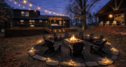 Sleeps 12 + 5 Acre + Lake + Event Hall + Hot Tub