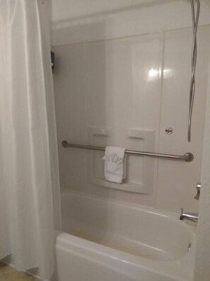 基础三人房 | 浴室