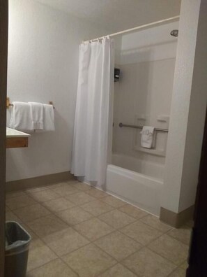 Deluxe Single Room | Bathroom - The Orca Inn (Friday Harbor)