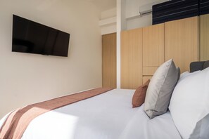 2 bedrooms, iron/ironing board, WiFi, bed sheets - Luxe High-Rise AC Condo with Pool Gym and Spa in Condesa (Ciudad de México)