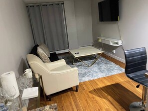 Apartment, 1 Bedroom, Accessible, Smoking | Ruang tamu