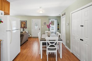 Dining - Cozy 2-bedroom house in perfect Westerly with AC. Big,  open back yard! (Westerly)