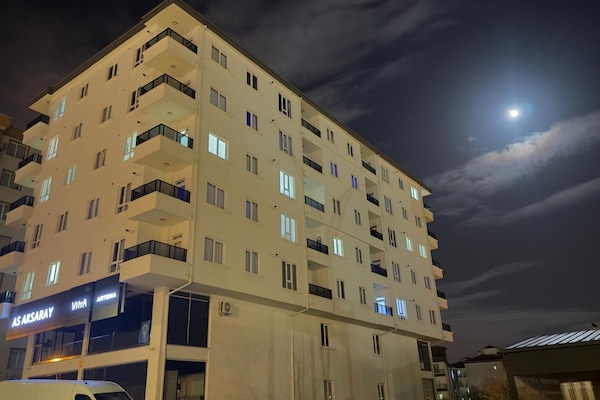 Quarto duplo família, sacada, vista para a cidade | Fachada