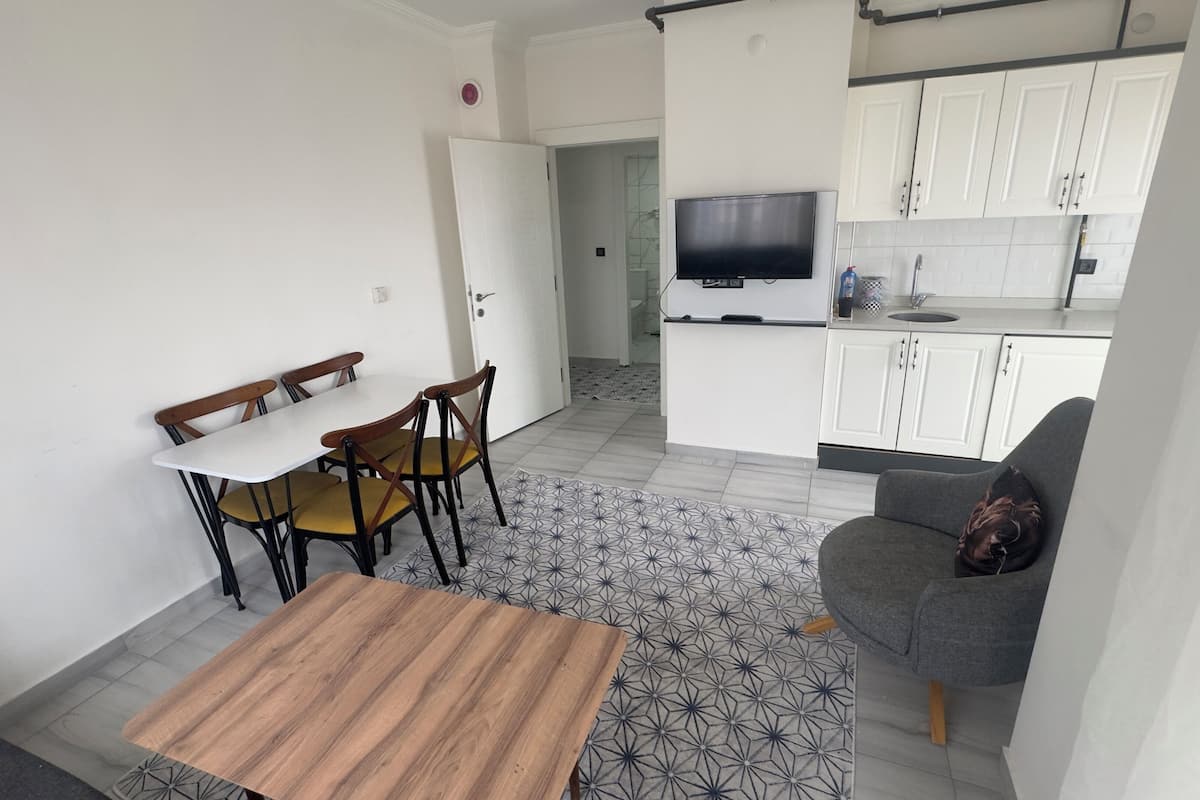 TvÄbÀddsrum för familj - balkong - utsikt mot staden | Vardagsrum