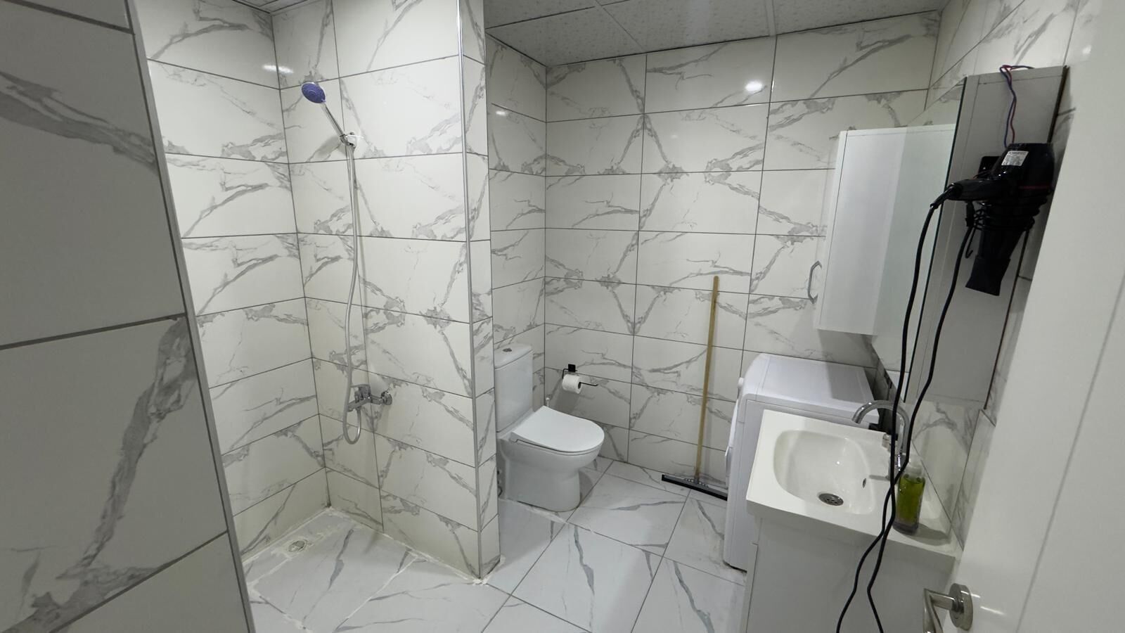 Family Twin Room, Balcony, City View | Bathroom