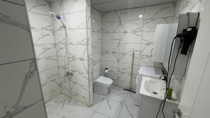 Family Twin Room, Balcony, City View | Bathroom - Köşk Rezidans Apart (Aksaray)