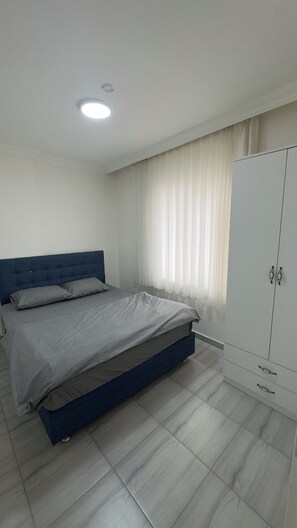 Habitación familiar con 2 camas individuales, balcón, vista a la ciudad