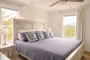 3 bedrooms, iron/ironing board, free WiFi, bed sheets - Show Me Carolina, Steps to Beach, Pet Friendl (Topsail Beach)