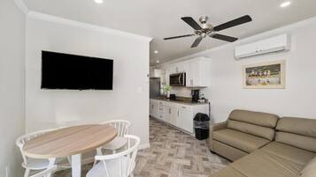 House, Multiple Beds, Pets allowed | Living area