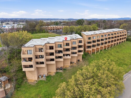 Condo with Amazing Views of Downtown Maryville and Smoky Mountains