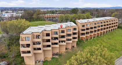 Condo with Amazing Views of Downtown Maryville and Smoky Mountains