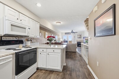 Condo with Amazing Views of Downtown Maryville and Smoky Mountains