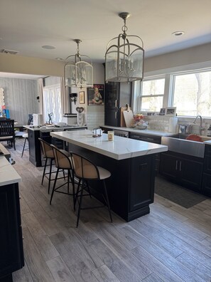 Private kitchen - Terrific 4-bedroom castle with AC in Morristown RedBulls MetLife Satadium (Morristown)