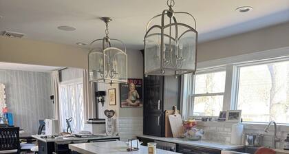 Spacious 4-bedroom in Morristown RedBulls Practice Fields and MetLife Stadium