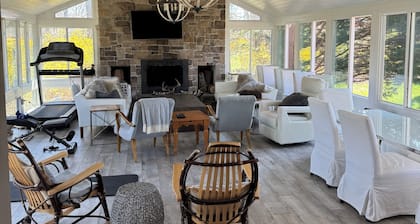 Spacious 4-bedroom in Morristown RedBulls Practice Fields and MetLife Stadium