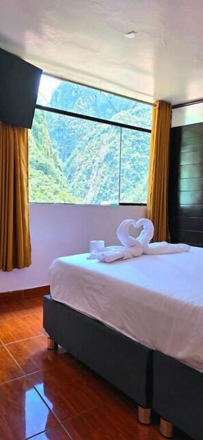 Classic Room, Hill View - Hostal Mónaco (Machu Picchu)