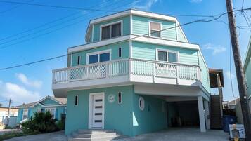 House, Multiple Beds, Pool Access (Blizzards Lighthouse) | Exterior