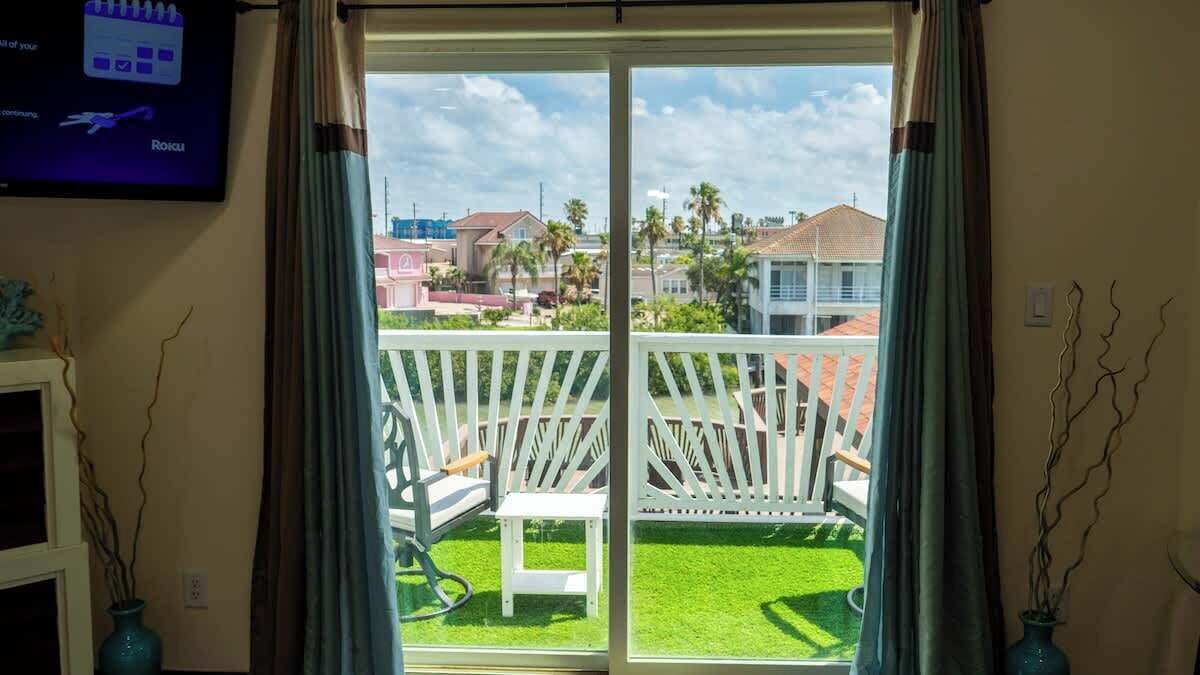 House, Multiple Beds, Pool Access (Blizzards Lighthouse) | Interior