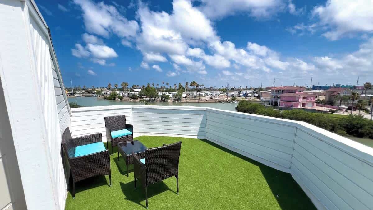 ハウス ベッド (複数台) プールアクセス (Blizzards Lighthouse) | 施設の敷地