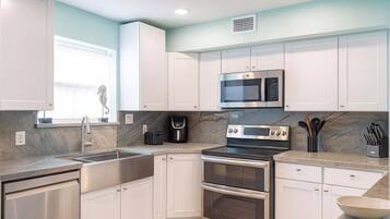 Hus, flere senger, adgang til basseng (Blizzards Lighthouse) | Eget kjøkken