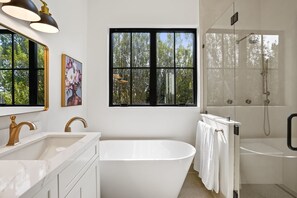 Dusche, Haartrockner, Bidet, Handtücher