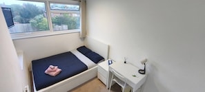 Shared Dormitory, 1 Bedroom | 1 bedroom - Room-cosy Small Double Room in Quiet Sha (Chelmsford)