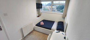 Shared Dormitory, 1 Bedroom | 1 bedroom - Room-cosy Small Double Room in Quiet Sha (Chelmsford)