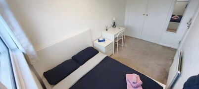 Room-cosy Small Double Room in Quiet Sha