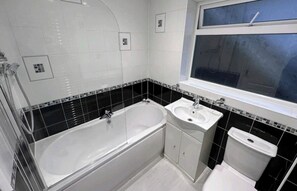 Bathroom - Room-cosy Small Double Room in Quiet Sha (Chelmsford)