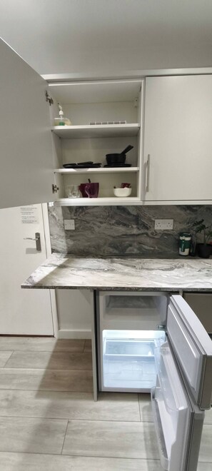 Private kitchen - Room-cosy Small Double Room in Quiet Sha (Chelmsford)