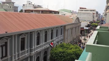 Dobbeltværelse - tilpasset personer med nedsat mobilitet - byudsigt | Overnatningsstedets område