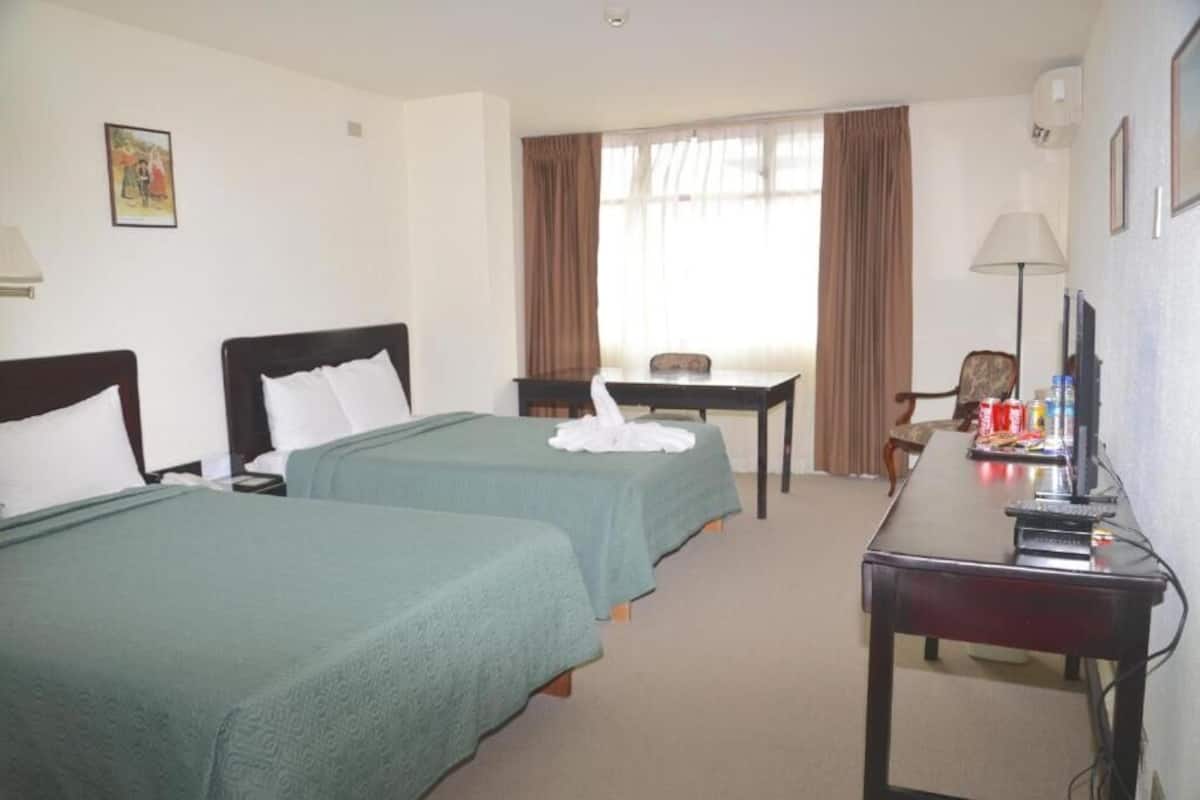 Kamar Quadruple Standar, pemandangan kota