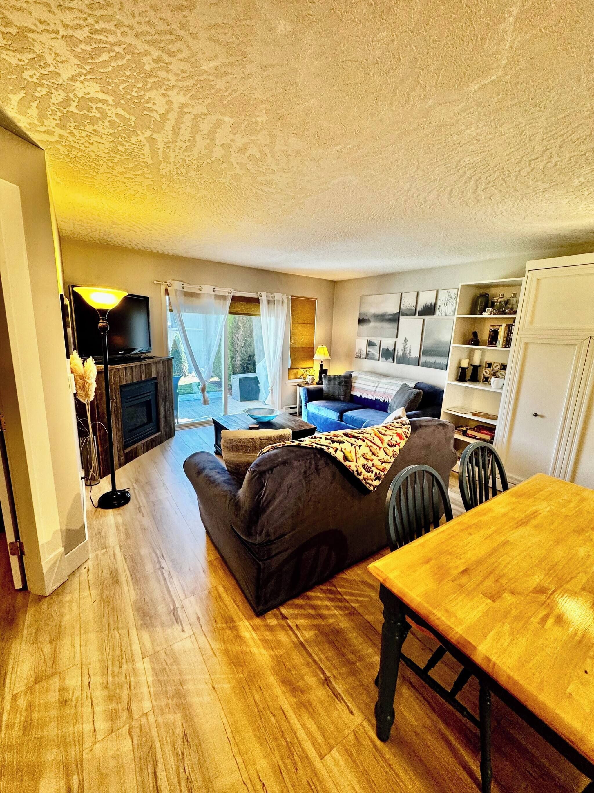Apartment, 1 Bedroom, Accessible, Balcony | Living room