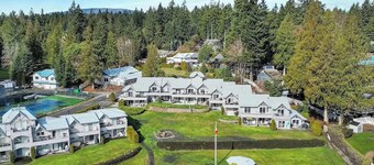 Lakefront Condo and Beach
