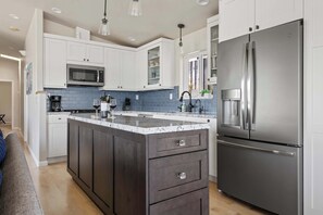 Private kitchen - Bayfront Retreat | Hot Tub | Near Beaches & Trails (Bodega Bay)