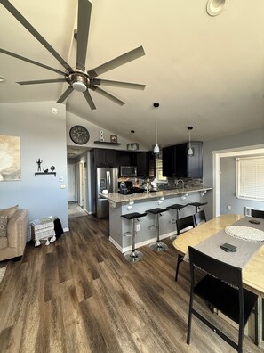 Dining - Cozy home just a minute walk from the lake! (Tobyhanna)